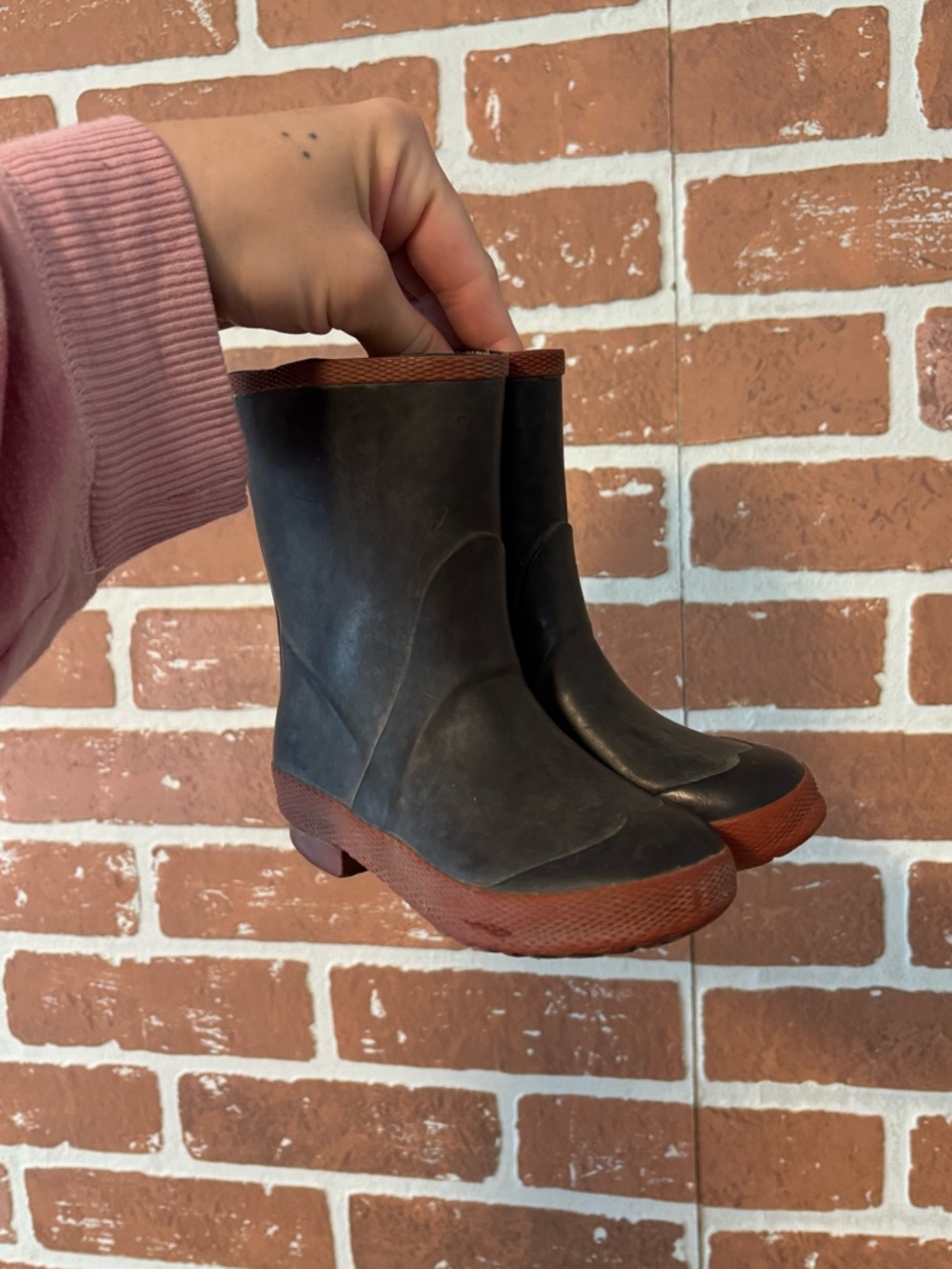 Size 6 rubber boots